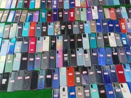 Gwalior Police recover 571 mobiles under 'Tera Tujhko Arpan' scheme | Gwalior Police recover 571 mobiles under 'Tera Tujhko Arpan' scheme Gwalior Police recover 571 mobiles under 'Tera Tujhko Arpan' scheme | Gwalior Police recover 571 mobiles under 'Tera Tujhko Arpan' scheme