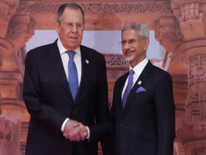 EAM Jaishankar welcomes Russian FM Sergey Lavrov at BRICS Foreign Ministers' meeting | EAM Jaishankar welcomes Russian FM Sergey Lavrov at BRICS Foreign Ministers' meeting EAM Jaishankar welcomes Russian FM Sergey Lavrov at BRICS Foreign Ministers' meeting | EAM Jaishankar welcomes Russian FM Sergey Lavrov at BRICS Foreign Ministers' meeting