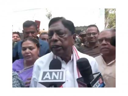 Ex-Jharkhand minister Alamgir Alam walks out of jail after SC granted bail in PMLA case | Ex-Jharkhand minister Alamgir Alam walks out of jail after SC granted bail in PMLA case Ex-Jharkhand minister Alamgir Alam walks out of jail after SC granted bail in PMLA case | Ex-Jharkhand minister Alamgir Alam walks out of jail after SC granted bail in PMLA case