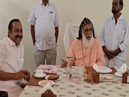 "He will ensure dignity of everyone": Major Archbishop after meeting Keralam CM designate VD Satheesan | "He will ensure dignity of everyone": Major Archbishop after meeting Keralam CM designate VD Satheesan "He will ensure dignity of everyone": Major Archbishop after meeting Keralam CM designate VD Satheesan | "He will ensure dignity of everyone": Major Archbishop after meeting Keralam CM designate VD Satheesan