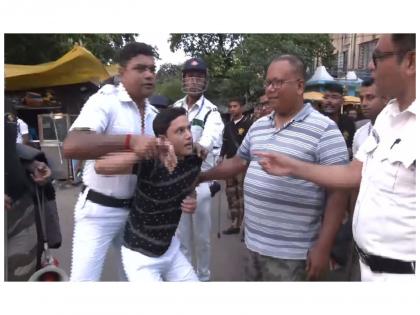 WB: Police detain protesters after stone-pelting incident at Park Street | WB: Police detain protesters after stone-pelting incident at Park Street WB: Police detain protesters after stone-pelting incident at Park Street | WB: Police detain protesters after stone-pelting incident at Park Street