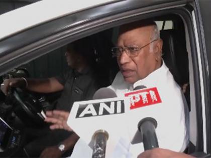 Mallikarjun Kharge hails "huge mandate" ahead of VD Satheesan's swearing-in as Keralam CM | Mallikarjun Kharge hails "huge mandate" ahead of VD Satheesan's swearing-in as Keralam CM Mallikarjun Kharge hails "huge mandate" ahead of VD Satheesan's swearing-in as Keralam CM | Mallikarjun Kharge hails "huge mandate" ahead of VD Satheesan's swearing-in as Keralam CM