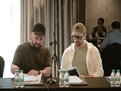 "You are a giant": Hrithik Roshan pens heartfelt birthday note for brother Eshaan | "You are a giant": Hrithik Roshan pens heartfelt birthday note for brother Eshaan "You are a giant": Hrithik Roshan pens heartfelt birthday note for brother Eshaan | "You are a giant": Hrithik Roshan pens heartfelt birthday note for brother Eshaan