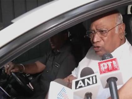 Mallikarjun Kharge accuses Centre of hiking fuel prices post-election to avoid "major setback" | Mallikarjun Kharge accuses Centre of hiking fuel prices post-election to avoid "major setback" Mallikarjun Kharge accuses Centre of hiking fuel prices post-election to avoid "major setback" | Mallikarjun Kharge accuses Centre of hiking fuel prices post-election to avoid "major setback"