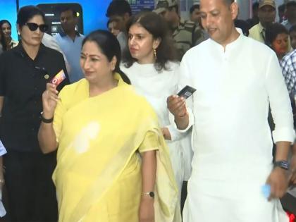 Delhi CM Rekha Gupta commutes via metro and bus to launch 'Metro Monday' initiative | Delhi CM Rekha Gupta commutes via metro and bus to launch 'Metro Monday' initiative Delhi CM Rekha Gupta commutes via metro and bus to launch 'Metro Monday' initiative | Delhi CM Rekha Gupta commutes via metro and bus to launch 'Metro Monday' initiative