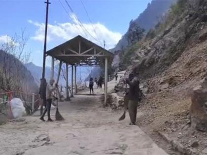 Cleanliness drive intensified on Kedarnath route amid ongoing pilgrimage | Cleanliness drive intensified on Kedarnath route amid ongoing pilgrimage Cleanliness drive intensified on Kedarnath route amid ongoing pilgrimage | Cleanliness drive intensified on Kedarnath route amid ongoing pilgrimage