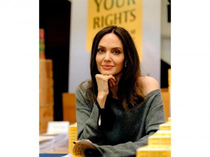 Angelina Jolie's daughter drops Brad Pitt's last name at graduation | Angelina Jolie's daughter drops Brad Pitt's last name at graduation Angelina Jolie's daughter drops Brad Pitt's last name at graduation | Angelina Jolie's daughter drops Brad Pitt's last name at graduation