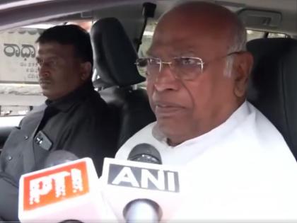 Congress President Mallikarjun Kharge slams PM Modi over rising fuel, fertiliser prices | Congress President Mallikarjun Kharge slams PM Modi over rising fuel, fertiliser prices Congress President Mallikarjun Kharge slams PM Modi over rising fuel, fertiliser prices | Congress President Mallikarjun Kharge slams PM Modi over rising fuel, fertiliser prices