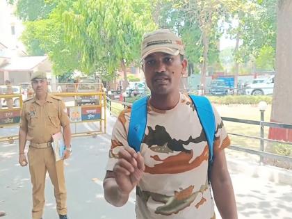 Kanpur: ITBP personnel reaches police commissioner's office with mother's amputated hand, accuses hospital of negligence | Kanpur: ITBP personnel reaches police commissioner's office with mother's amputated hand, accuses hospital of negligence Kanpur: ITBP personnel reaches police commissioner's office with mother's amputated hand, accuses hospital of negligence | Kanpur: ITBP personnel reaches police commissioner's office with mother's amputated hand, accuses hospital of negligence