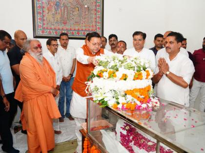 Uttarakhand CM Dhami pays last respects to former Uttarakhand CM BC Khanduri in Dehradun | Uttarakhand CM Dhami pays last respects to former Uttarakhand CM BC Khanduri in Dehradun Uttarakhand CM Dhami pays last respects to former Uttarakhand CM BC Khanduri in Dehradun | Uttarakhand CM Dhami pays last respects to former Uttarakhand CM BC Khanduri in Dehradun