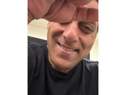 Salman Khan fumes at paps for filming him at hospital, says "ladna nahiin bhoola yaad rakhna" | Salman Khan fumes at paps for filming him at hospital, says "ladna nahiin bhoola yaad rakhna" Salman Khan fumes at paps for filming him at hospital, says "ladna nahiin bhoola yaad rakhna" | Salman Khan fumes at paps for filming him at hospital, says "ladna nahiin bhoola yaad rakhna"
