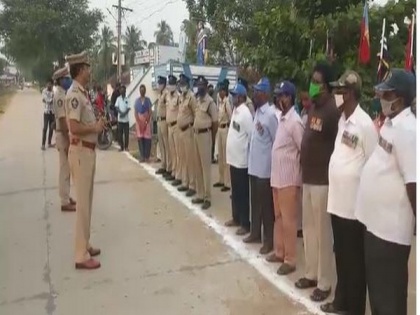 Andhra Police pay tribute to fallen soldiers of 'Military Madhavaram' | Andhra Police pay tribute to fallen soldiers of 'Military Madhavaram'