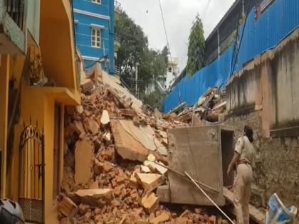 Karnataka: 70-year-old building collapses in Bengaluru | Karnataka: 70-year-old building collapses in Bengaluru
