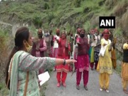 Activists, police destroy cannabis plants in Kullu, take oath to protect environment | Activists, police destroy cannabis plants in Kullu, take oath to protect environment