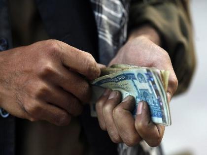 Amid economic turmoil, WFP distributes cash to poor Afghans in Kabul | Amid economic turmoil, WFP distributes cash to poor Afghans in Kabul