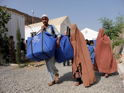 Man from Daikundi province in Afghanistan walks barefoot to protest against unfair distribution of aid | Man from Daikundi province in Afghanistan walks barefoot to protest against unfair distribution of aid