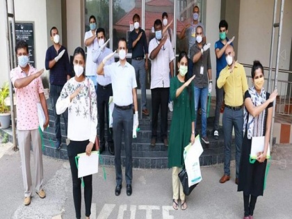 Infection control training provided to 12 Air India personnel of first evacuation flight from Kerala | Infection control training provided to 12 Air India personnel of first evacuation flight from Kerala