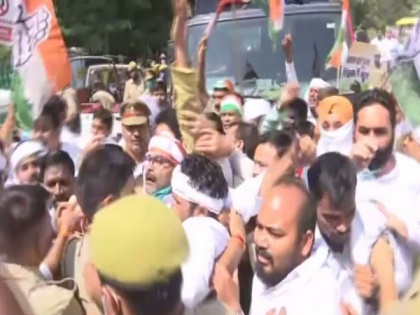 UP Cong chief, workers detained in Lucknow after protest against agriculture sector reform laws | UP Cong chief, workers detained in Lucknow after protest against agriculture sector reform laws