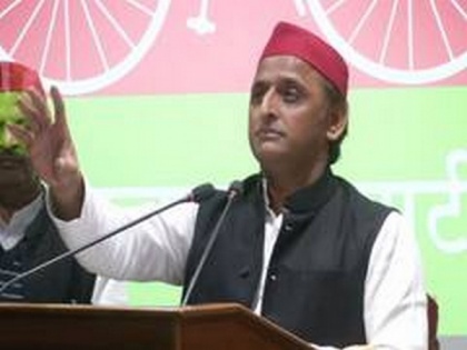 BJP govt charging money from poor, labourers for returning to their homes through train very shameful: Akhilesh Yadav | BJP govt charging money from poor, labourers for returning to their homes through train very shameful: Akhilesh Yadav