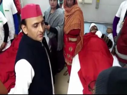 Akhilesh Yadav chides doctor on emergency duty for interrupting during his meet with accident victims | Akhilesh Yadav chides doctor on emergency duty for interrupting during his meet with accident victims