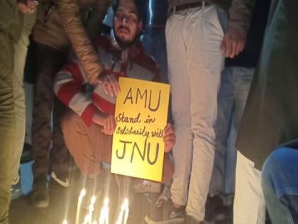 AMU, Jadavpur University students carry out protest march to show solidarity with JNU | AMU, Jadavpur University students carry out protest march to show solidarity with JNU