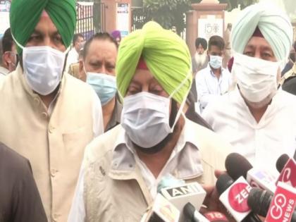 Punjab CM Amarinder Singh leads dharna in Delhi over 'step motherly' treatment by Centre | Punjab CM Amarinder Singh leads dharna in Delhi over 'step motherly' treatment by Centre Punjab CM Amarinder Singh leads dharna in Delhi over 'step motherly' treatment by Centre | Punjab CM Amarinder Singh leads dharna in Delhi over 'step motherly' treatment by Centre