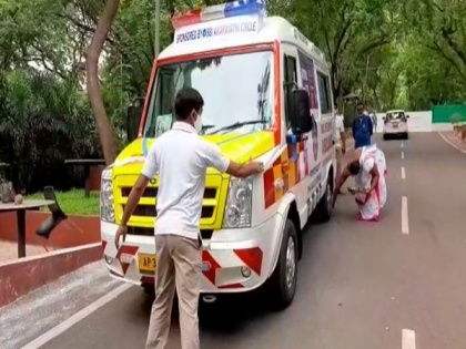 Amaravati: SBI hands over ambulance to Andhra Pradesh police | Amaravati: SBI hands over ambulance to Andhra Pradesh police