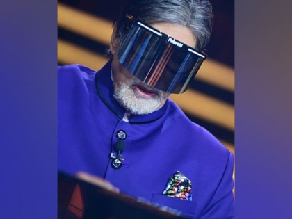 With face shield, Amitabh Bachchan urges people to 'be in protection' as COVID-19 cases soar | With face shield, Amitabh Bachchan urges people to 'be in protection' as COVID-19 cases soar