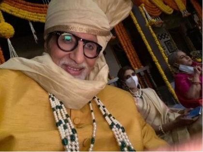 Megastar Amitabh Bachchan gets clicked as he shoots with family | Megastar Amitabh Bachchan gets clicked as he shoots with family
