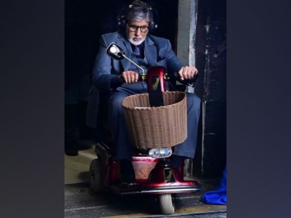 Amitabh Bachchan chooses three-wheel bike to enter sets | Amitabh Bachchan chooses three-wheel bike to enter sets