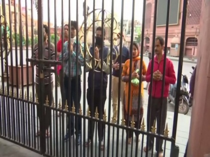 Amritsar temples following coronavirus lockdown as Navratri begins | Amritsar temples following coronavirus lockdown as Navratri begins