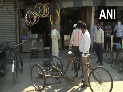 Happy with govt's decision on lockdown, maintaining social distance, say Amritsar shopkeepers | Happy with govt's decision on lockdown, maintaining social distance, say Amritsar shopkeepers
