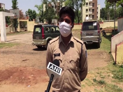 Constable covers 450 km partially on foot from Kanpur to Jabalpur to join duty | Constable covers 450 km partially on foot from Kanpur to Jabalpur to join duty