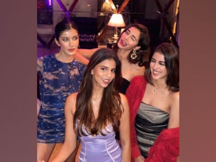 Ananya Panday sets 'squad goals' with recent picture with her girls | Ananya Panday sets 'squad goals' with recent picture with her girls