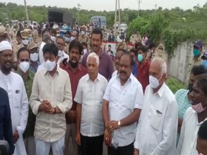 Telangana Police stops Andhra govt whip Samineni Udayabhanu from entering Pulichintala project | Telangana Police stops Andhra govt whip Samineni Udayabhanu from entering Pulichintala project