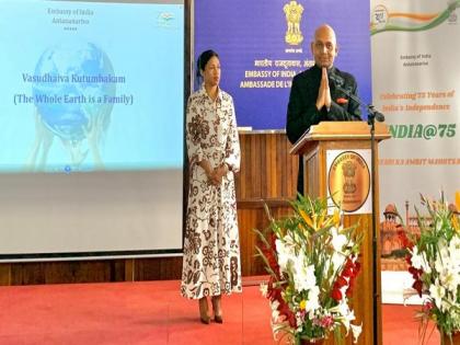 Indian Embassy unveils plaque of 'Vasudhaiva Kutumbakam' in Antananarivo | Indian Embassy unveils plaque of 'Vasudhaiva Kutumbakam' in Antananarivo