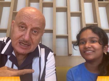 Anupam Kher has lunch with best friend Satish Kaushik's daughter Vanshika | Anupam Kher has lunch with best friend Satish Kaushik's daughter Vanshika