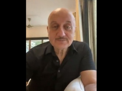 Anupam Kher pays tribute to Kishore Kumar on his 91st birthday by singing his iconic songs | Anupam Kher pays tribute to Kishore Kumar on his 91st birthday by singing his iconic songs