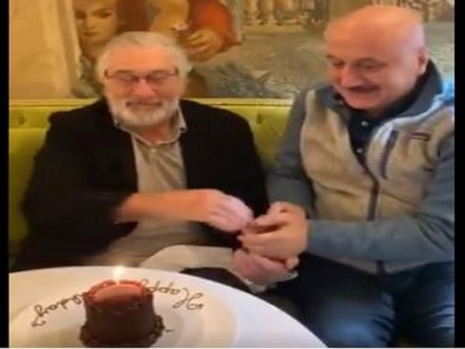 Anupam Kher turns 65, celebrates it with Hollywood actor Robert De Niro | Anupam Kher turns 65, celebrates it with Hollywood actor Robert De Niro