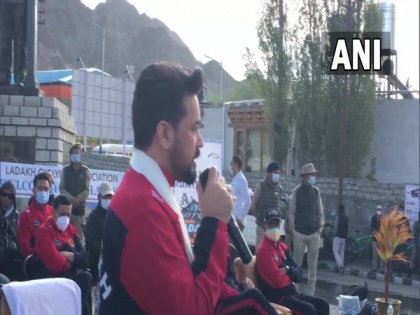 Fit India Movement: Anurag Thakur flags off cycle rally in Leh | Fit India Movement: Anurag Thakur flags off cycle rally in Leh