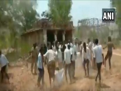 Scuffle between factions of YSRCP in Andhra village | Scuffle between factions of YSRCP in Andhra village