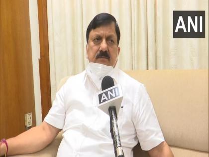Karnataka: 30 booked for violating COVID protocols during Congress' Mekedatu padayatra | Karnataka: 30 booked for violating COVID protocols during Congress' Mekedatu padayatra Karnataka: 30 booked for violating COVID protocols during Congress' Mekedatu padayatra | Karnataka: 30 booked for violating COVID protocols during Congress' Mekedatu padayatra