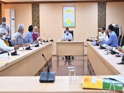 Kejriwal holds first Cabinet meeting as govt offices reopen during lockdown | Kejriwal holds first Cabinet meeting as govt offices reopen during lockdown