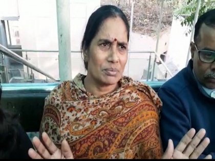 Nirbhaya's mother denies reports joining Congress party | Nirbhaya's mother denies reports joining Congress party
