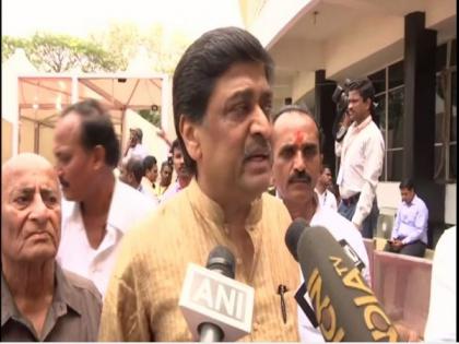Kamal Nath a strong person, his govt will complete its term: Ashok Chavan | Kamal Nath a strong person, his govt will complete its term: Ashok Chavan Kamal Nath a strong person, his govt will complete its term: Ashok Chavan | Kamal Nath a strong person, his govt will complete its term: Ashok Chavan