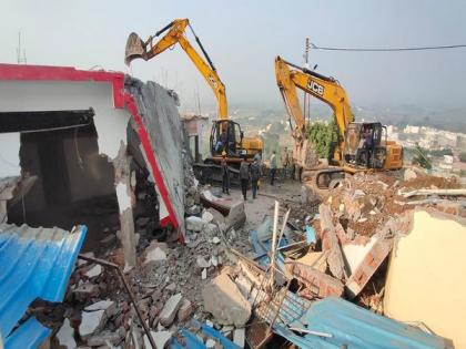 'Computer Baba' detained by police in MP's Indore for obstructing ashram demolition | 'Computer Baba' detained by police in MP's Indore for obstructing ashram demolition 'Computer Baba' detained by police in MP's Indore for obstructing ashram demolition | 'Computer Baba' detained by police in MP's Indore for obstructing ashram demolition