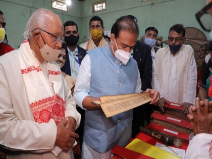 Assam CM Himanta Biswa Sarma visits Srimanta Sankardev Research Institute in Nagaon, takes stock of manuscripts | Assam CM Himanta Biswa Sarma visits Srimanta Sankardev Research Institute in Nagaon, takes stock of manuscripts