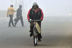 Delhi records 4.8 as minimum temp, AQI 'very poor' | Delhi records 4.8 as minimum temp, AQI 'very poor'