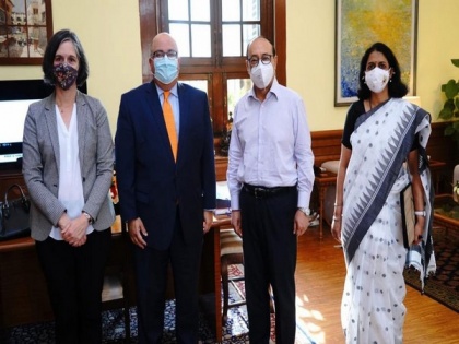 FS Shringla holds discussions with US Charge d'Affaires on pandemic, bilateral ties | FS Shringla holds discussions with US Charge d'Affaires on pandemic, bilateral ties