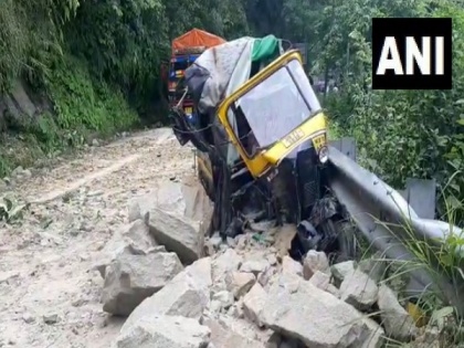 West Bengal: Army official dies after auto gets struck by landslide in Siliguri | West Bengal: Army official dies after auto gets struck by landslide in Siliguri